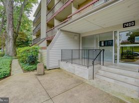 7400 Lakeview Dr, Bethesda, MD