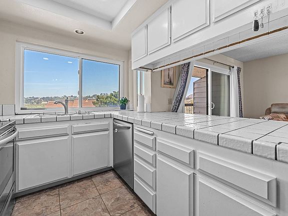 3rd image of 5111 Fontaine St Unit 212