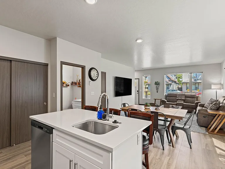 1911 W Boone Ave #1 — Photo 21