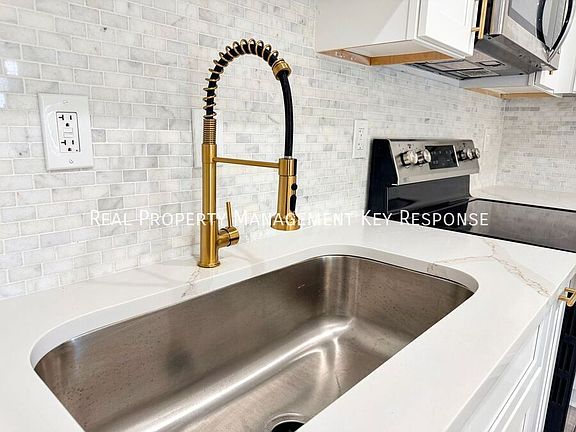 5th image of 2713 Alameda St #B