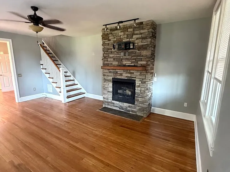 21 N Kershaw St — Photo 4