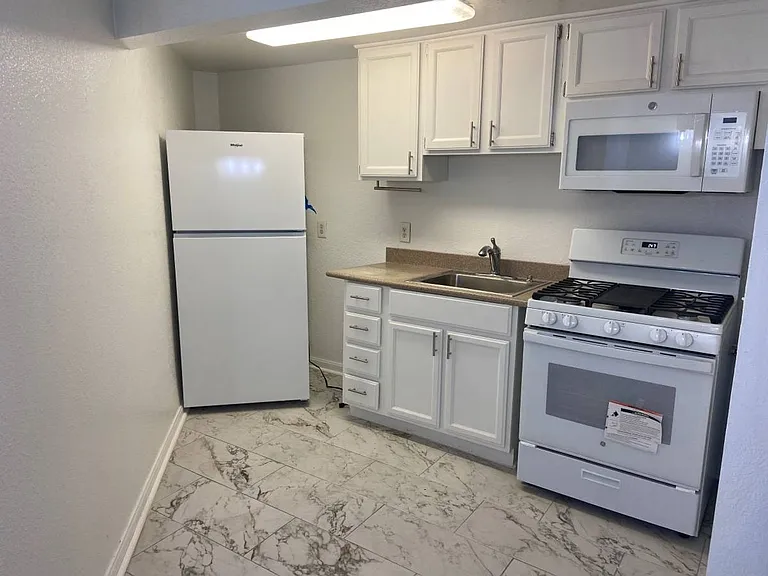 165 Summit St — Photo 6