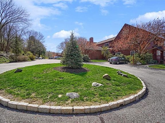 3rd image of 406 Stonewall Ln