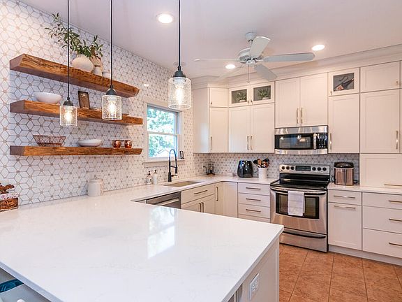 4th image of 47404 Woodfield Dr