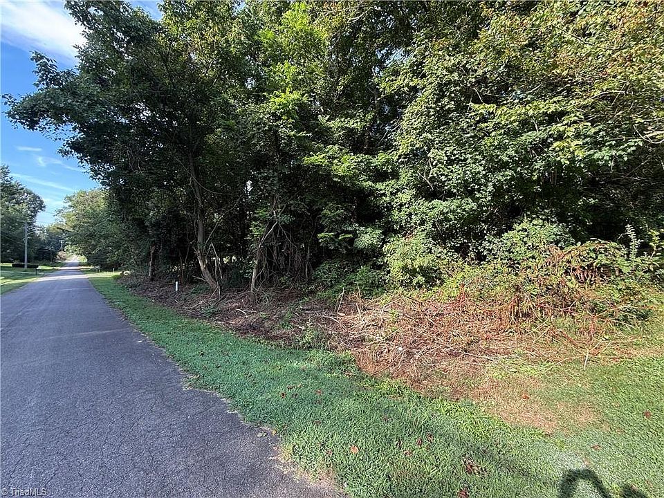 2nd image of 619 Meadowbrook Dr