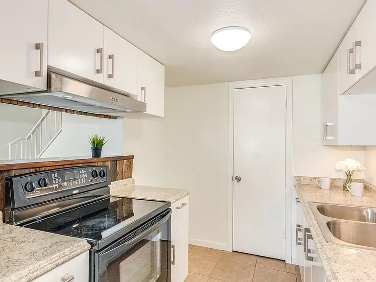 5243 N 42nd Pkwy — Photo 8
