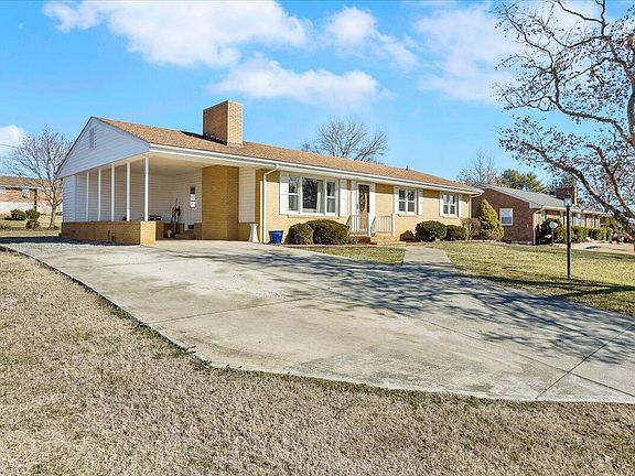3rd image of 4425 Fontaine Dr