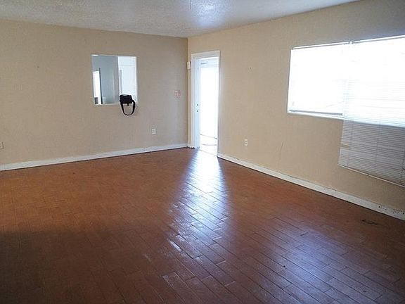 3rd image of 1318 S Semoran Blvd