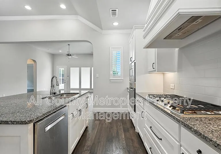 9002 Habersham Dr — Photo 14