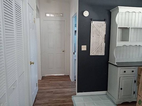 5th image of 359 Kingslake Dr