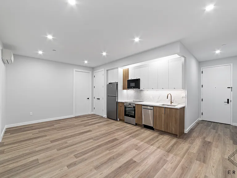 2913 Snyder Ave #4G — Photo 1