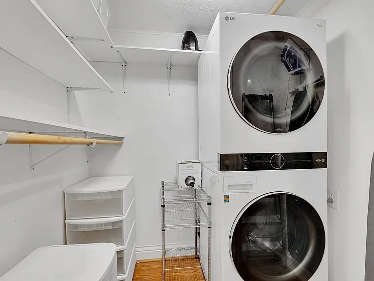 221 Walnut St — Photo 19