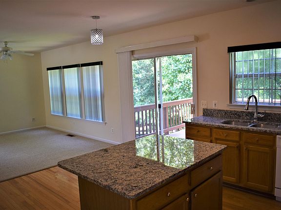 4th image of 5810 Moonbeam Dr