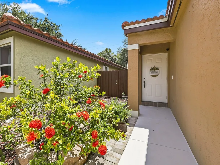 4344 NW 1st St — Photo 3