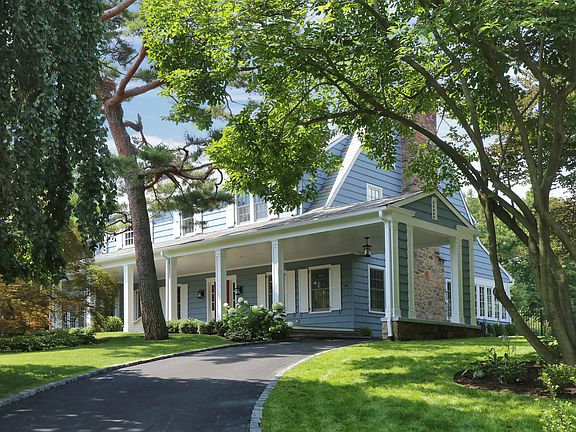 2nd image of 84 Larchmont Ave
