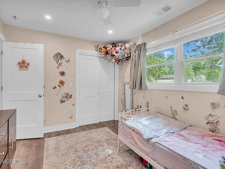 1600 Parkview Blvd — Photo 10