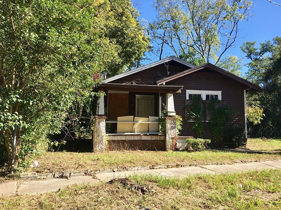 2nd image of 3811 Perry St