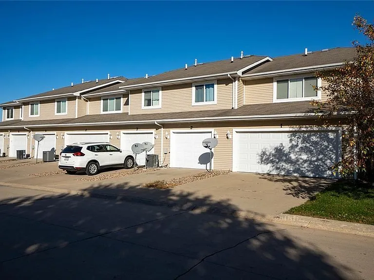 2300 Hart Ave #7 — Photo 2