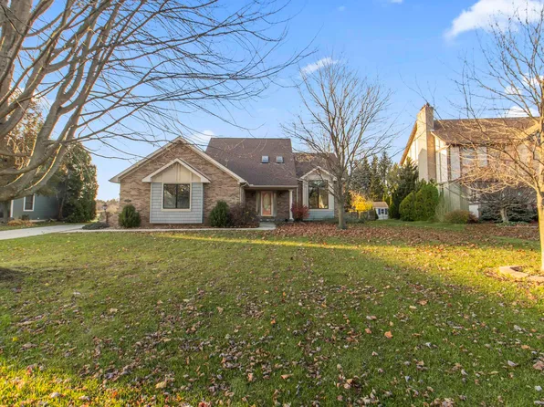 758 Highland Dr, Saint Clair, MI 48079