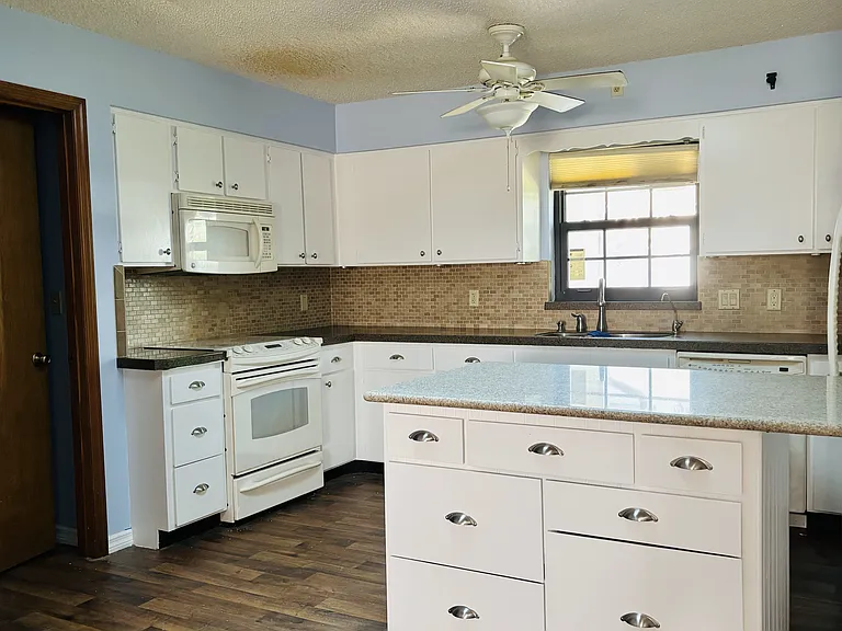 1137 Indiana Ave — Photo 4