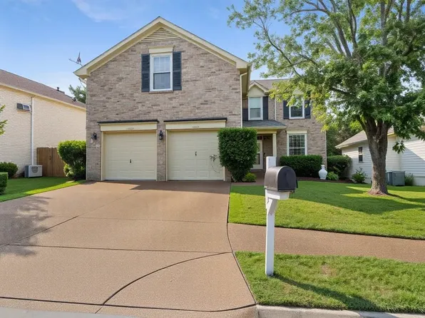 2216 Falcon Creek Dr, Franklin, TN 37067