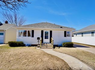 906 4th Ave SE, Jamestown, ND 58401