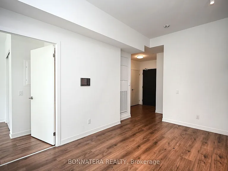 405 Dundas St W #319 — Photo 6