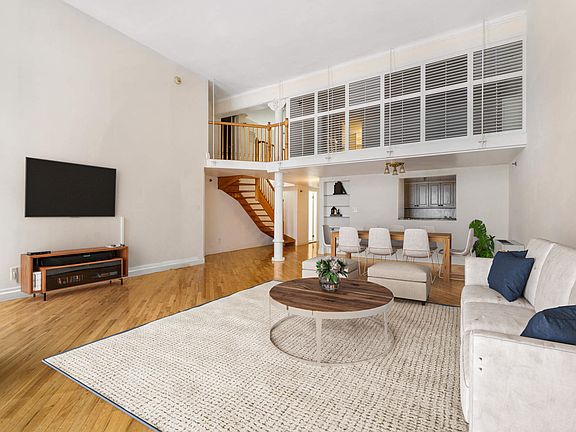 3rd image of 121 W 20th St APT 4G