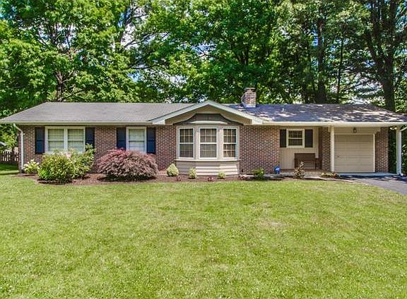 5th image of 26 Forsythia Ln