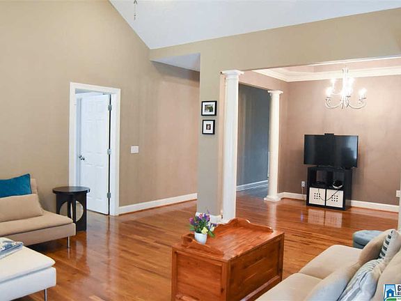 4th image of 307 Ashton Dr NE