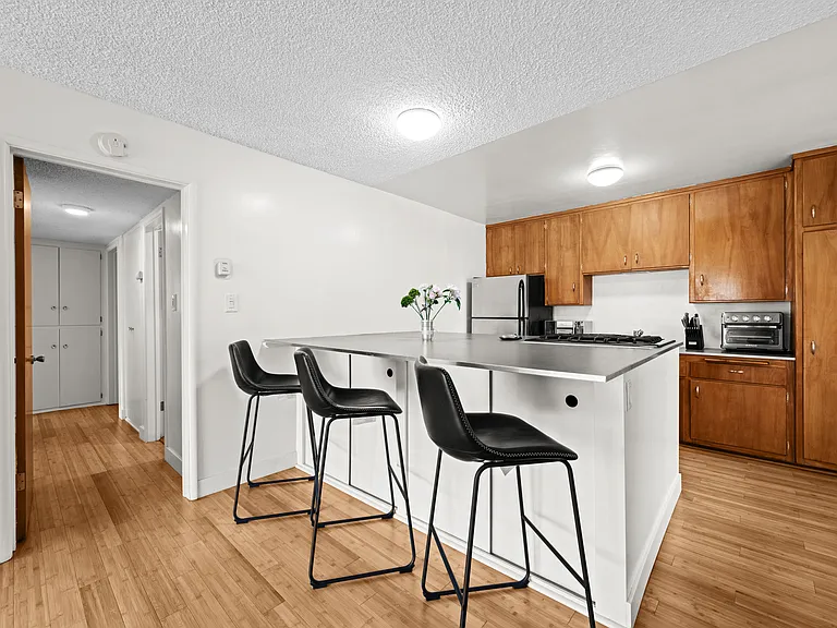 801 E 1st St #1 — Photo 9