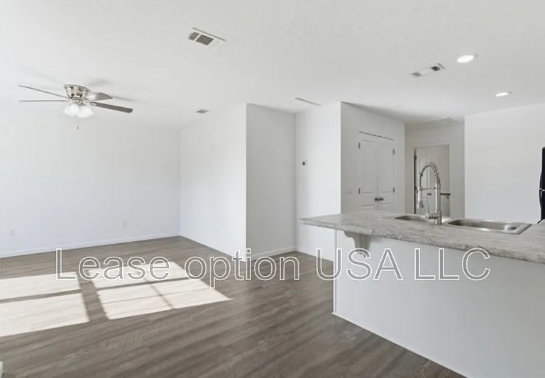 34 Pine St #C — Photo 10