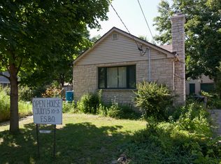 1122 Haywood Dr, Madison, WI 53715