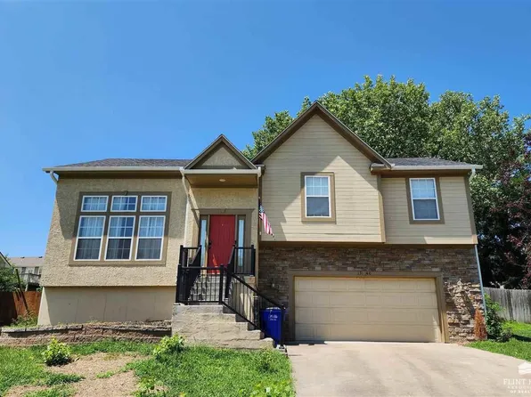 1340 Overbrooke Dr, Junction City, KS 66441