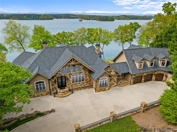 255 Mountain View Pointe Dr, Seneca, SC 29672
