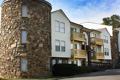 Knobs Pointe Apartments Photo 1