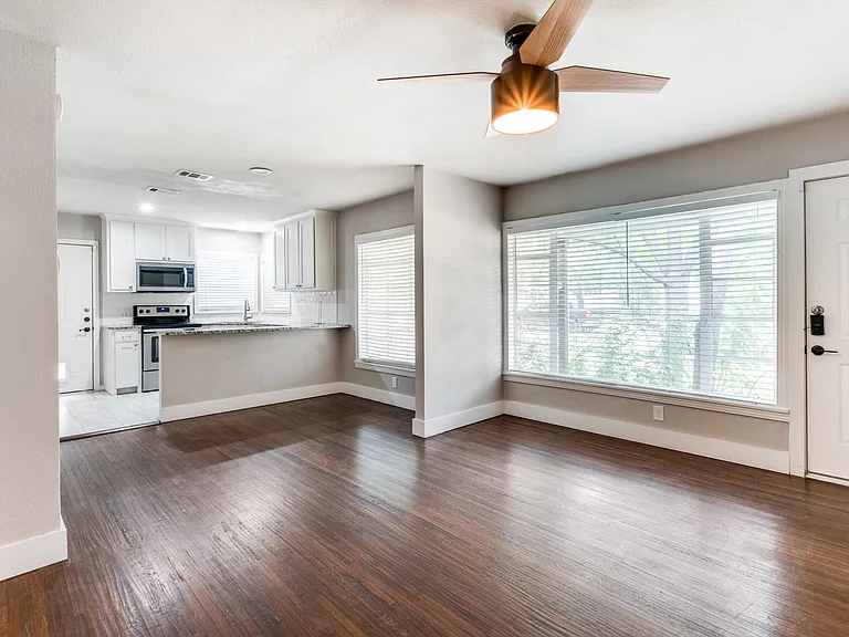 4229 Valentine St — Photo 3