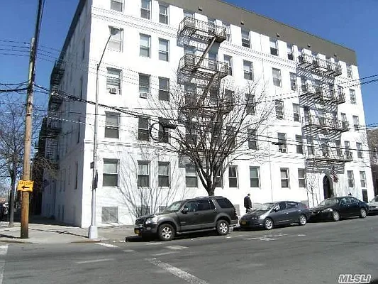 Sold by Remax 1st Choice | media 11