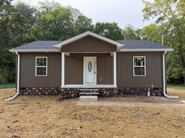 941 McKellar Dr, Tullahoma, TN 37388