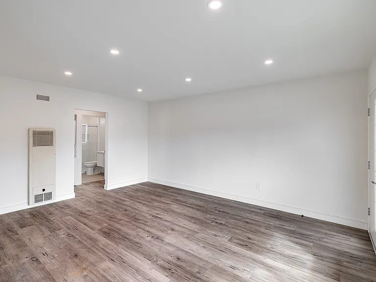 1112 11th St #8 — Photo 9