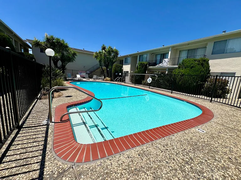 Hacienda Apartments — Photo 7