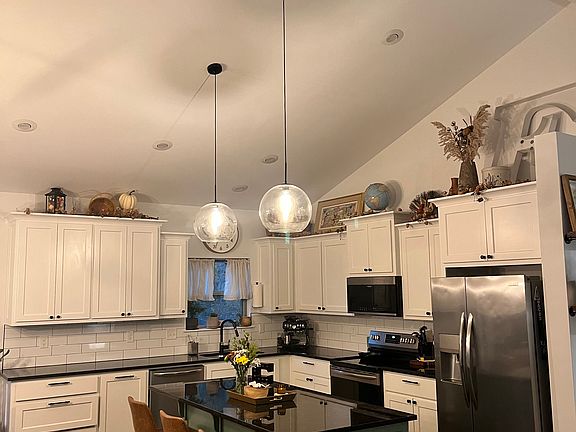 4th image of 44 Latshaw Dr