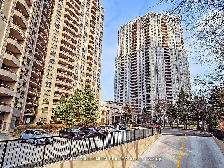 25 Kingsbridge Garden Cir #423 — Photo 26