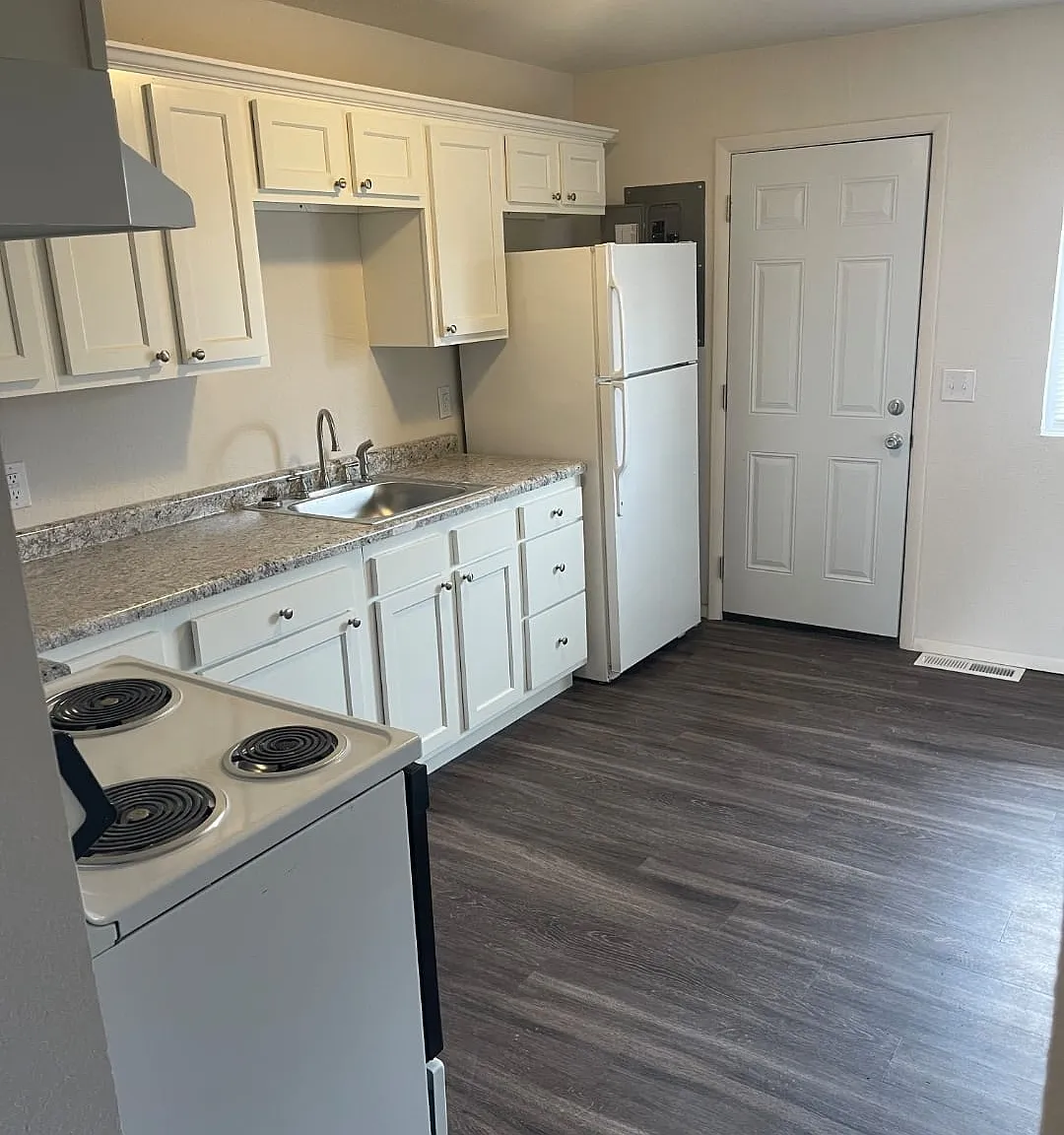 3 bed, $1,195 — Photo 3