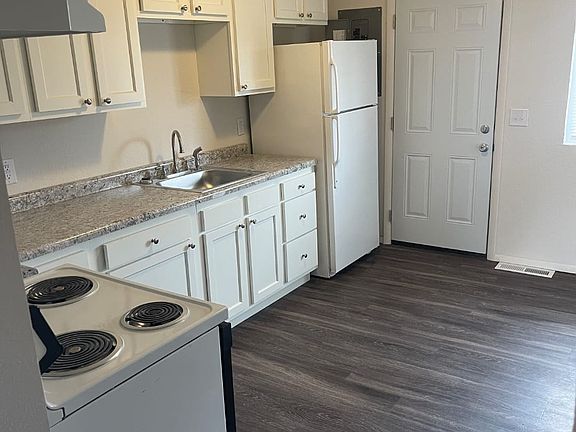 3rd image of 1118-20 Catalpa Ave #1120