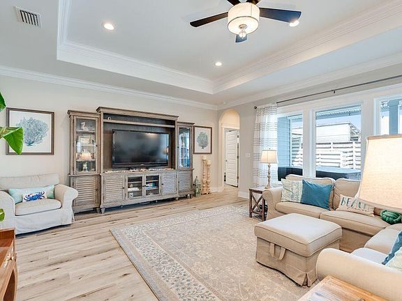 4th image of 203 Nautilus St