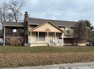 1118 NE Deerbrook Ter, Lees Summit, MO 64086