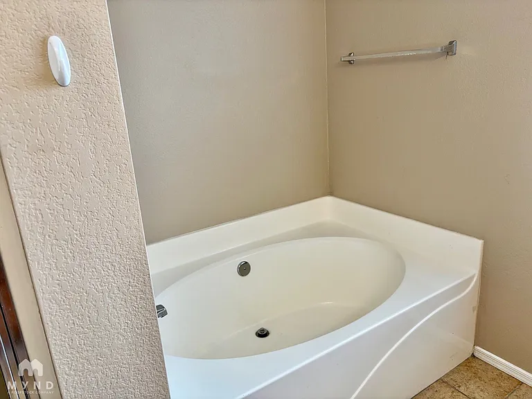 8128 W Mission Ln — Photo 24