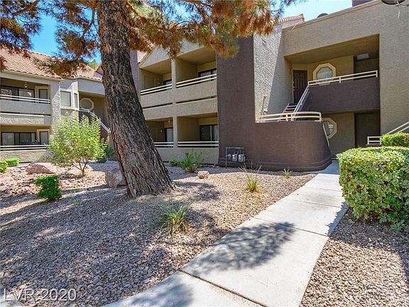 3rd image of 5042 Rainbow Blvd #104