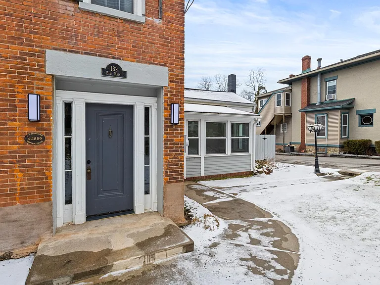 132 E Main St #STUDIO — Photo 16